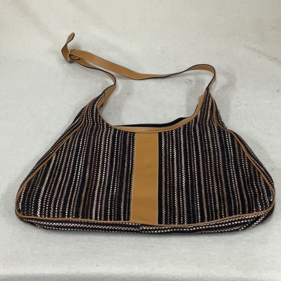 EUC woman’s FENDI purse with shoulder strap - Picture 1 of 5
